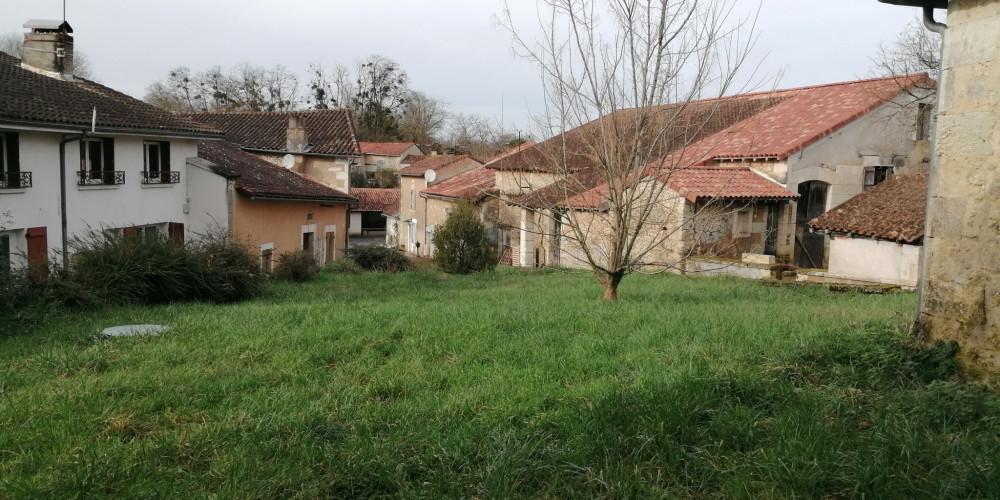 maison à BOURG DU BOST (24600)