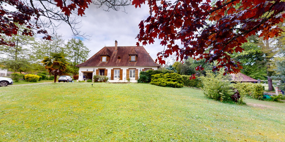 maison à NEUVIC (24190)