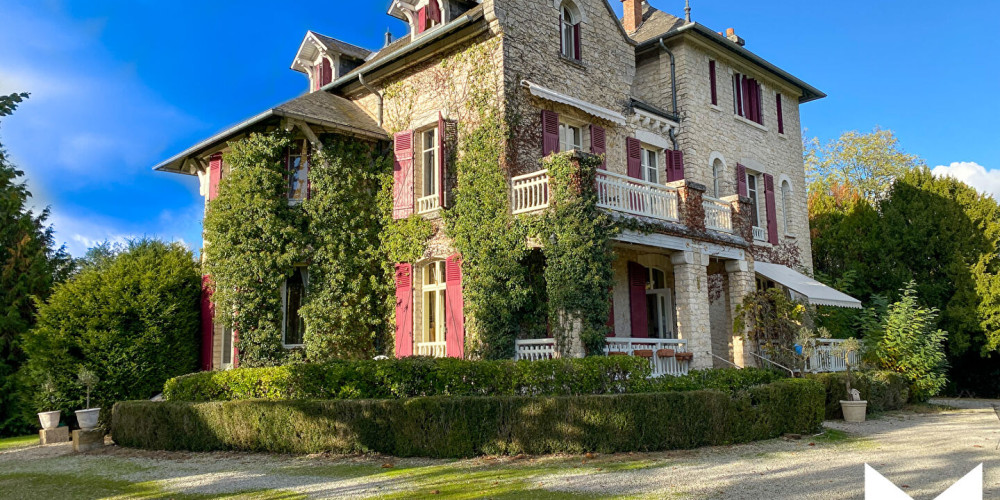 maison à HAUTEFORT (24390)