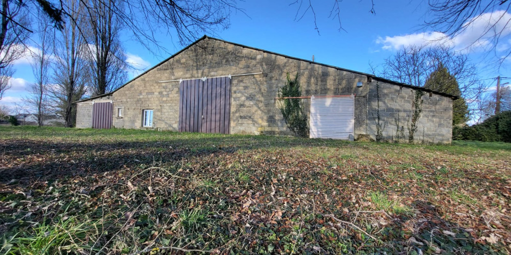 immeuble à ST PRIEST LES FOUGERES (24450)