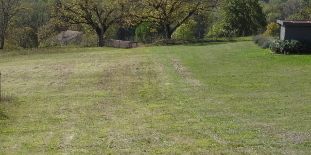 terrain à PAUSSAC ET ST VIVIEN (24310)