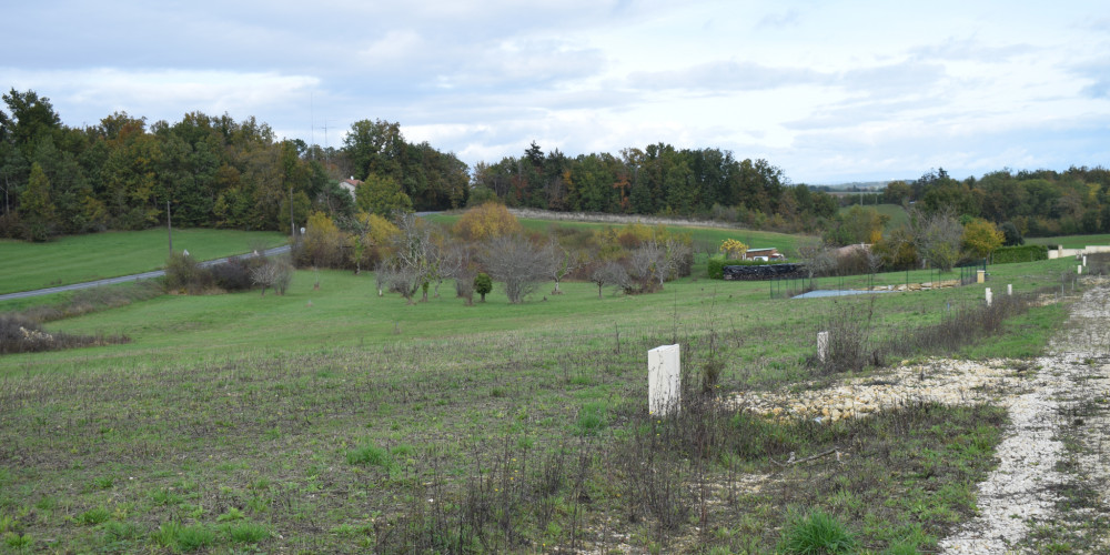 terrain à PERIGUEUX (24000)