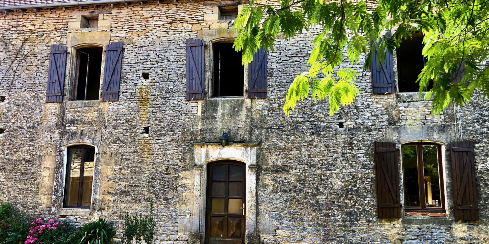 maison à ST GENIES (24590)