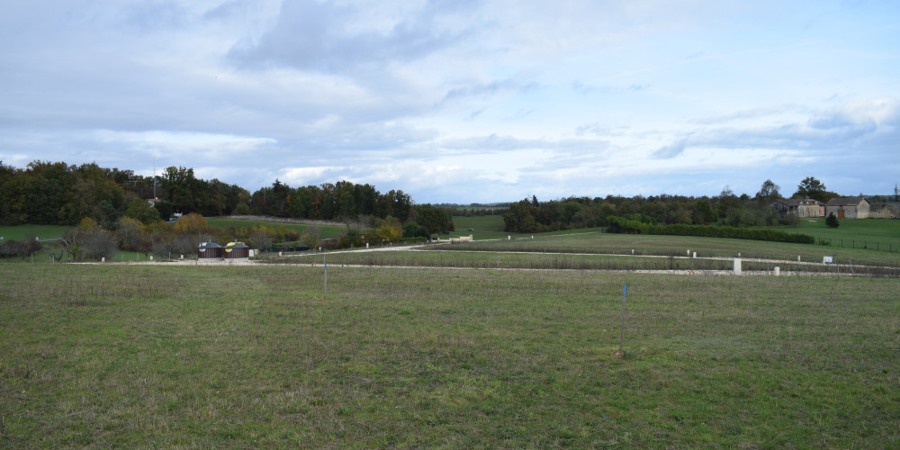 terrain à PERIGUEUX (24000)